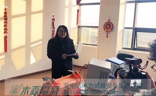 CCTV紙短情長正在解說測試產品